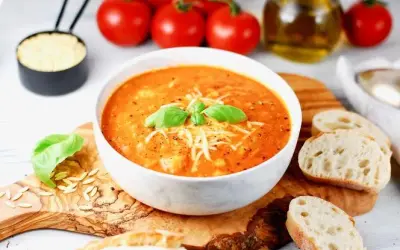 Ile kalorii ma miska zupy pomidorowej? Sprawdź, by nie przytyć