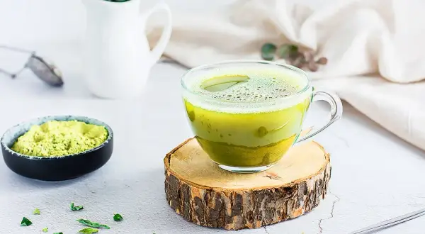 Matcha czy zielona herbata – która lepiej wpływa na zdrowie?