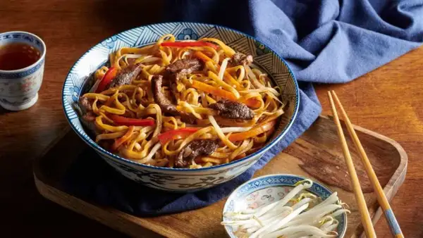 Ile gotować makaron chow mein, aby uniknąć rozgotowania i uzyskać idealną teksturę