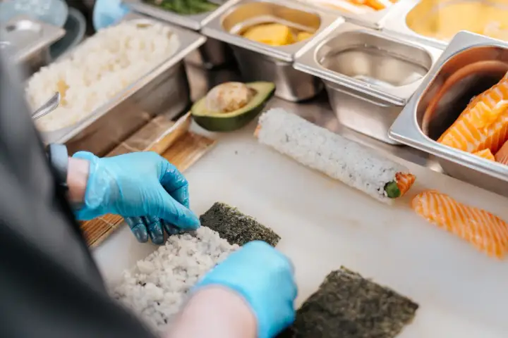 Co włożyć do sushi? Najlepsze składniki, które zaskoczą smakami